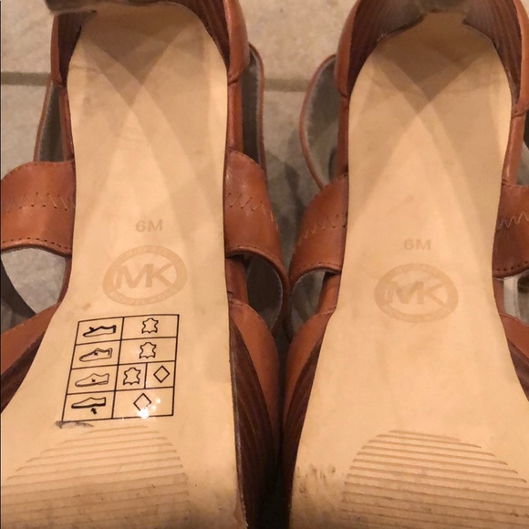 MICHAEL Michael Kors Gold/Brown Peep Toe Platform - Picture 10 of 13